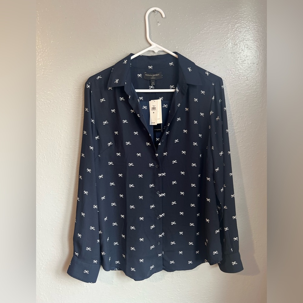NWT Banana Republic - Navy long sleeve blouse with bows - Medium